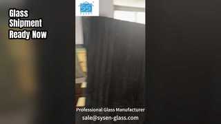 El almacén de la fábrica de vidrio se está preparando para el envío.